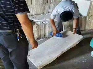 石嘴山铁皮保温厂家 1993年，他带狗演《老人与狗》，拍完后人狗都被枪毙，电影成禁片